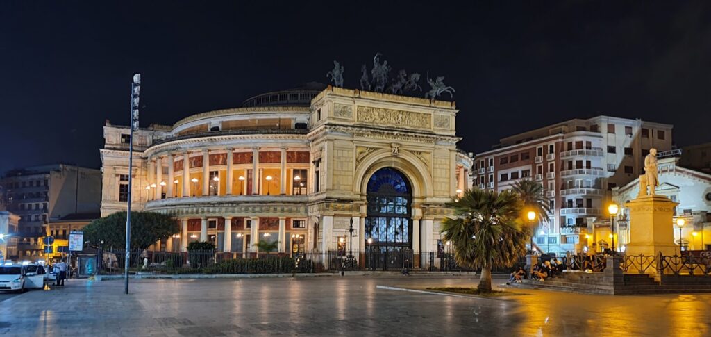 Teatro Politeama in Palermo von außen