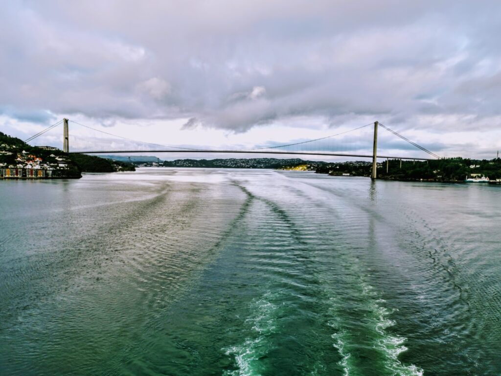 Blick auf Askoy Bridge in Norwegen
