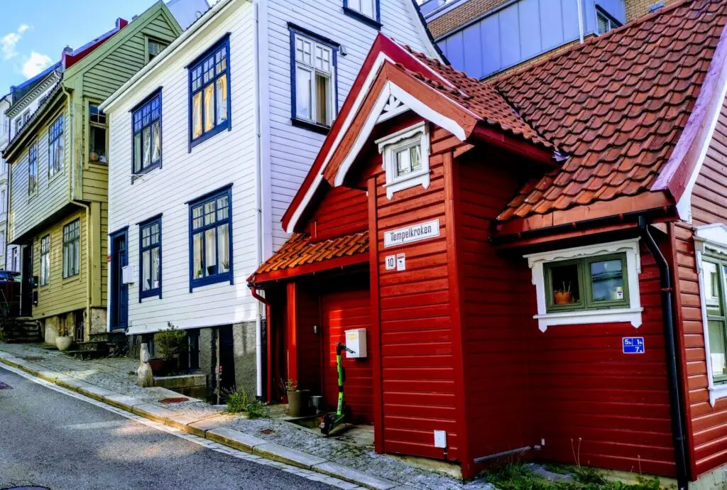 Bunte Holz-Häuser in Bergen