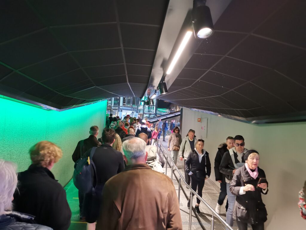 Warteschlange zur Seilbahn Floyen in Bergen