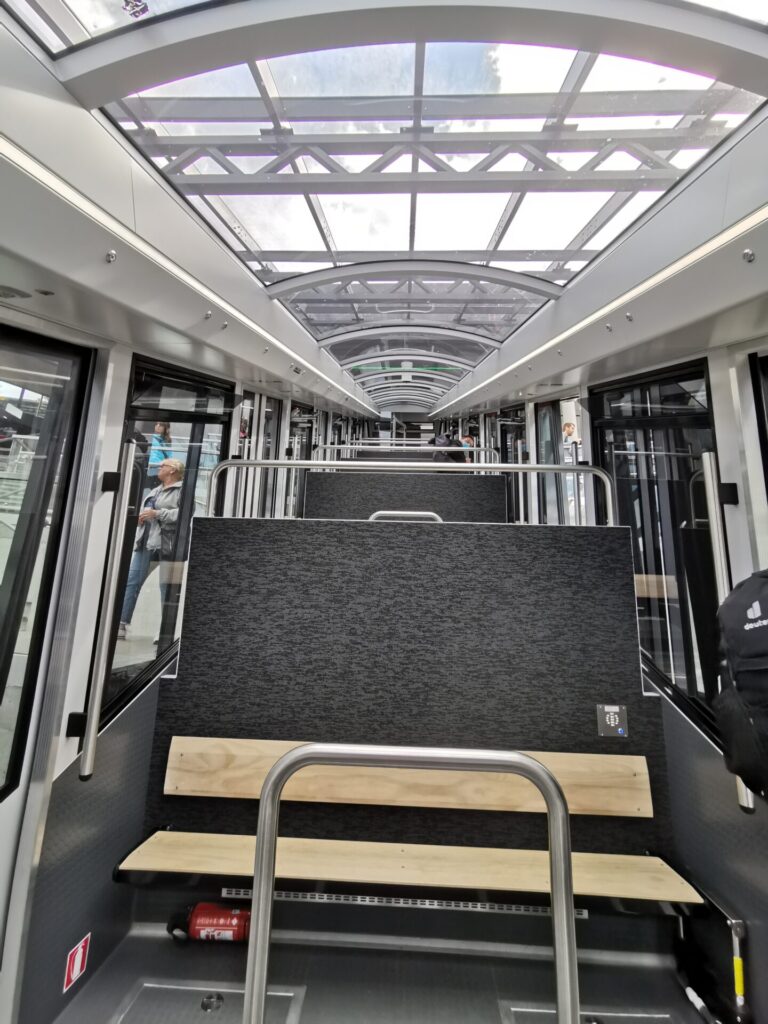Sitzbank in der Seilbahn Floyen in Bergen