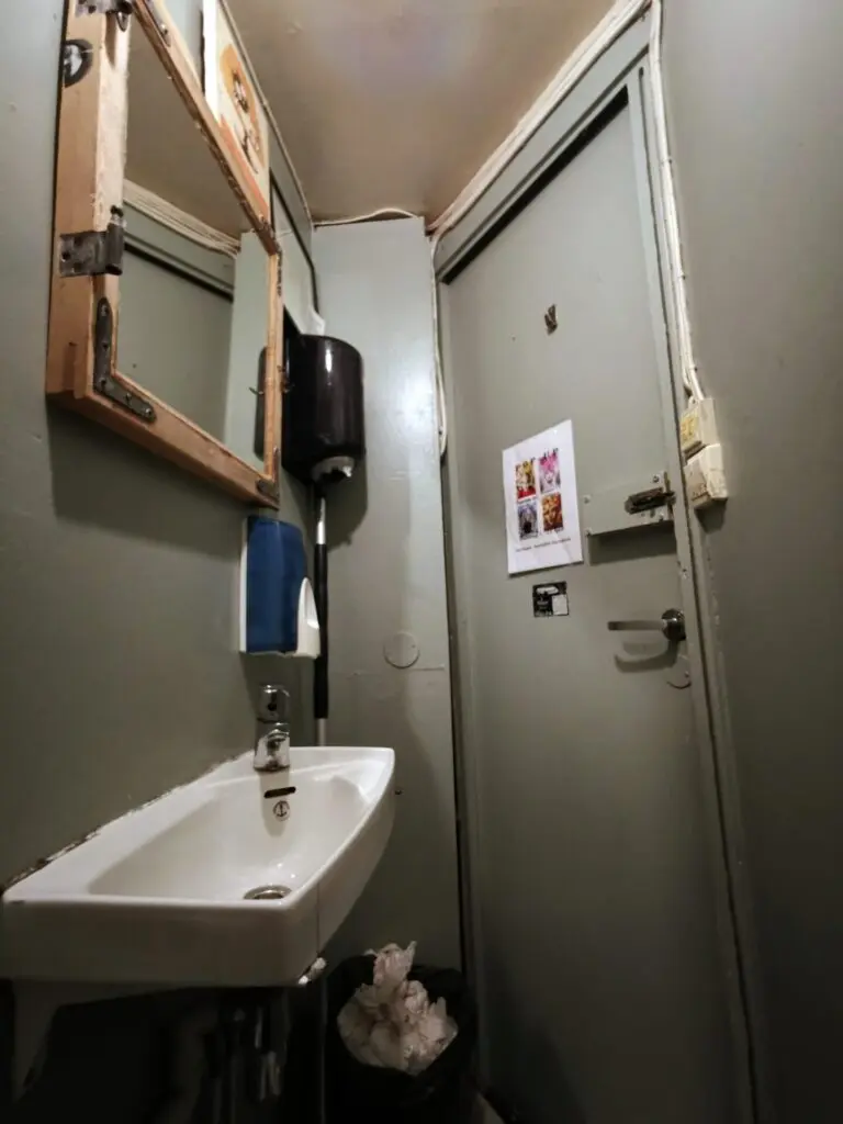 Mini WC in einem Lokal in Bergen