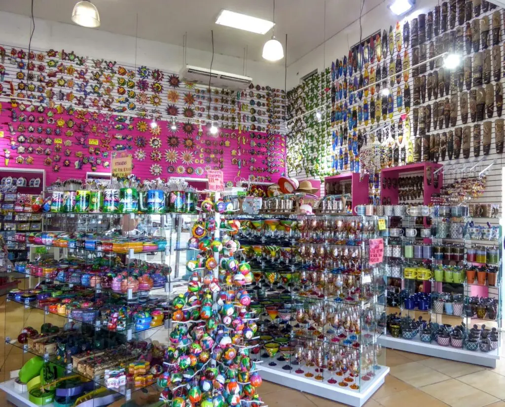 Shop von innen in Nassau auf den Bahamas