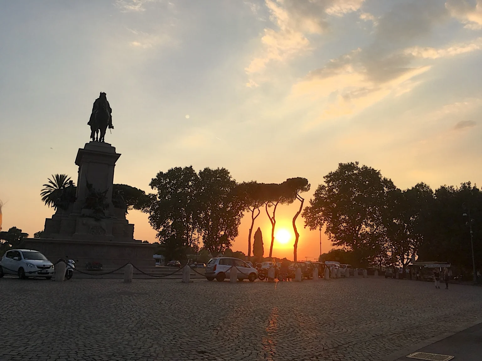 Giuseppe Garibaldi Monument in Rom bei Sonnenuntergang