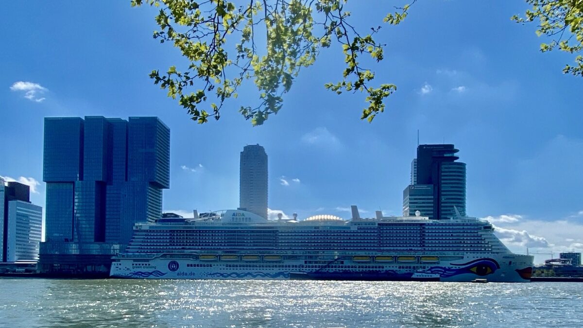 Aida am Haffen von Rotterdam