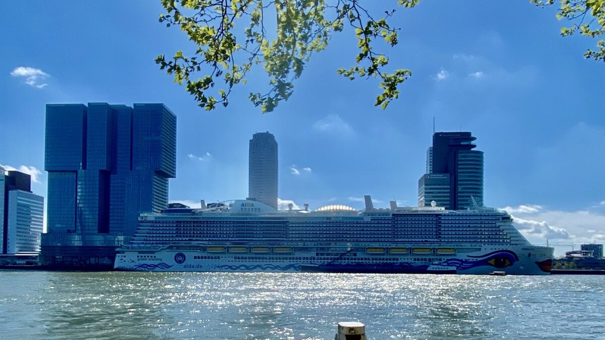 Aida am Haffen von Rotterdam