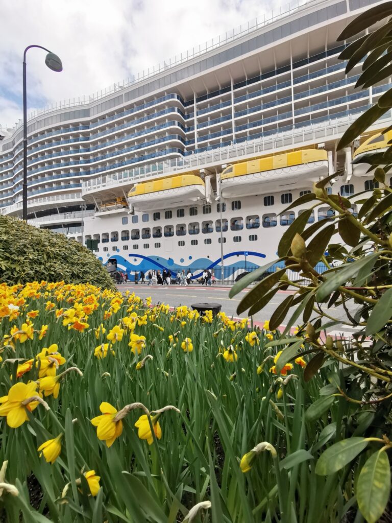 Aidanova am Hafen von Stavanger