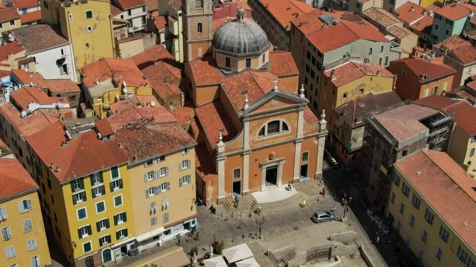 Blick von oben auf die Stadt Ajaccio in Korsika