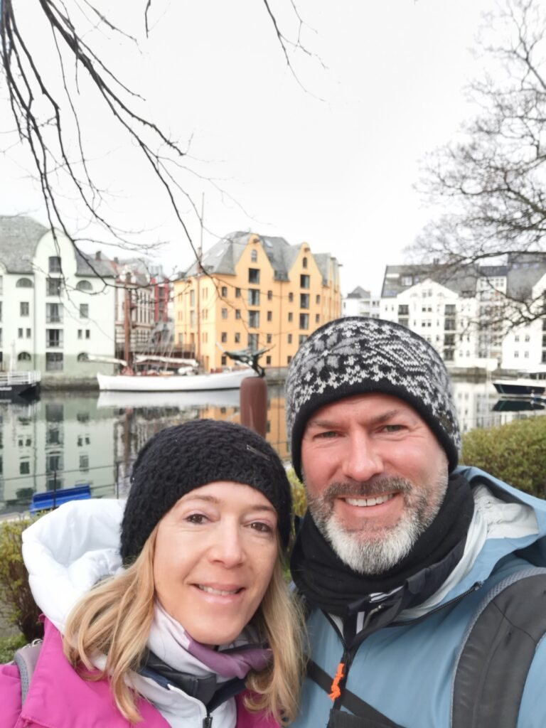 Pärchen im Zentrum von Alesund
