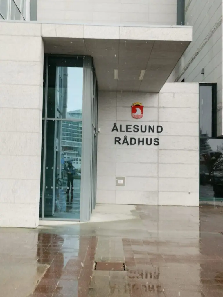 Rathaus Eingang in Alesund