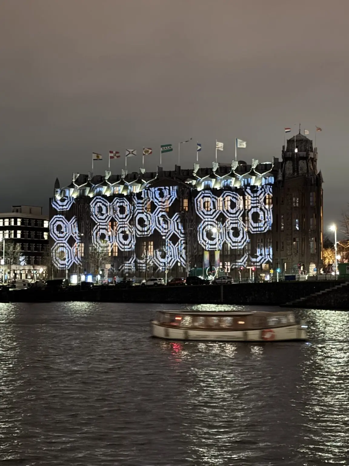 Grachtenfahrt im Lichterzauber in Amsterdam