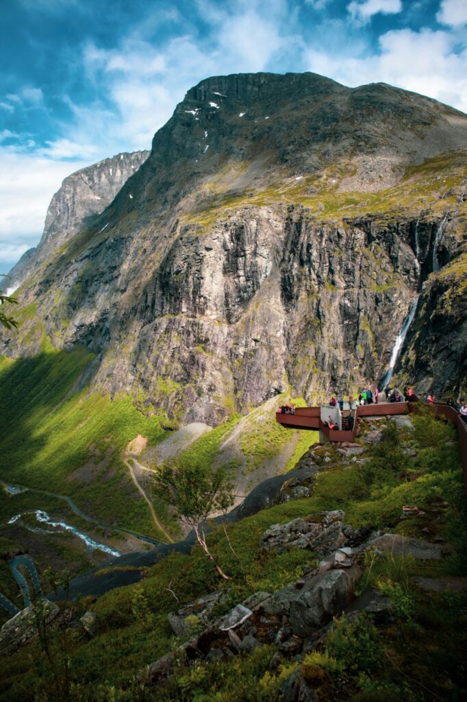 Blick auf den Trollestigen und Aussichtsplattform in Norwegen