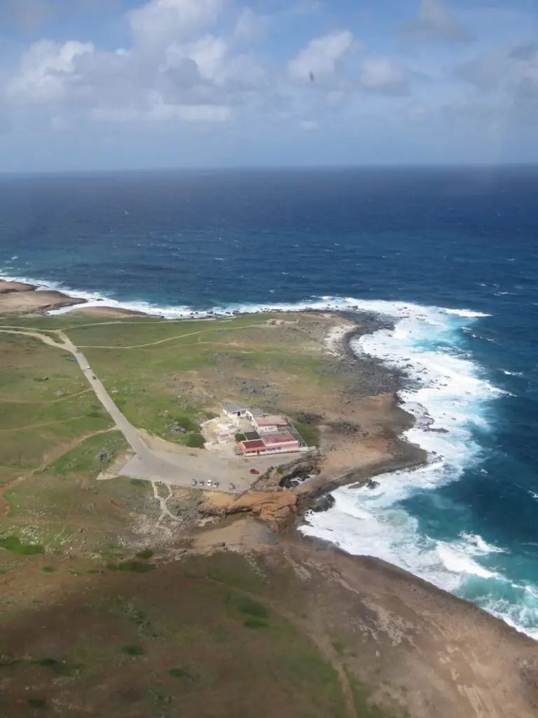 Küste in der Vogelperspektive auf Aruba