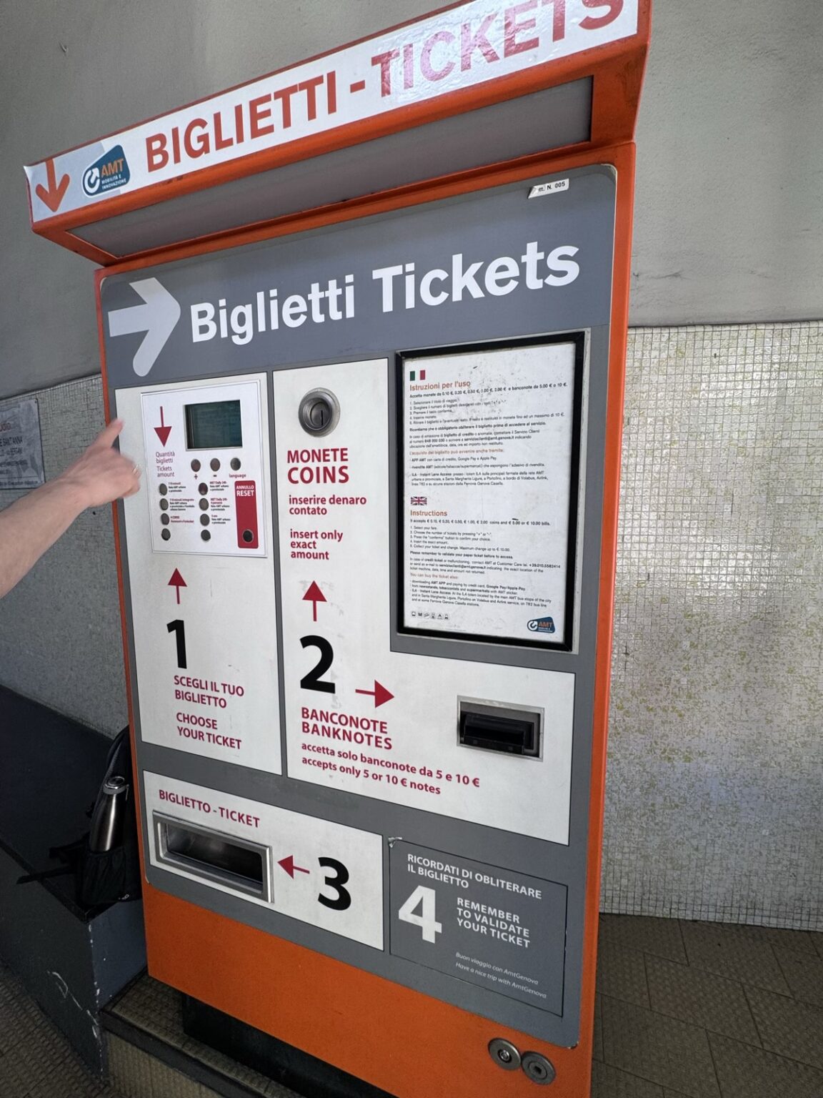 Ticketautomat für Gang zum Ascensore Castelletto Levante Genua