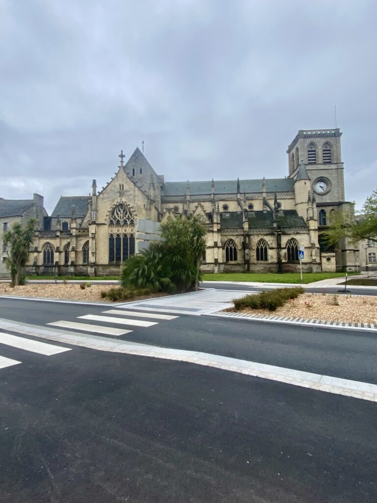 Basilika Sainte-Trinité von aussen