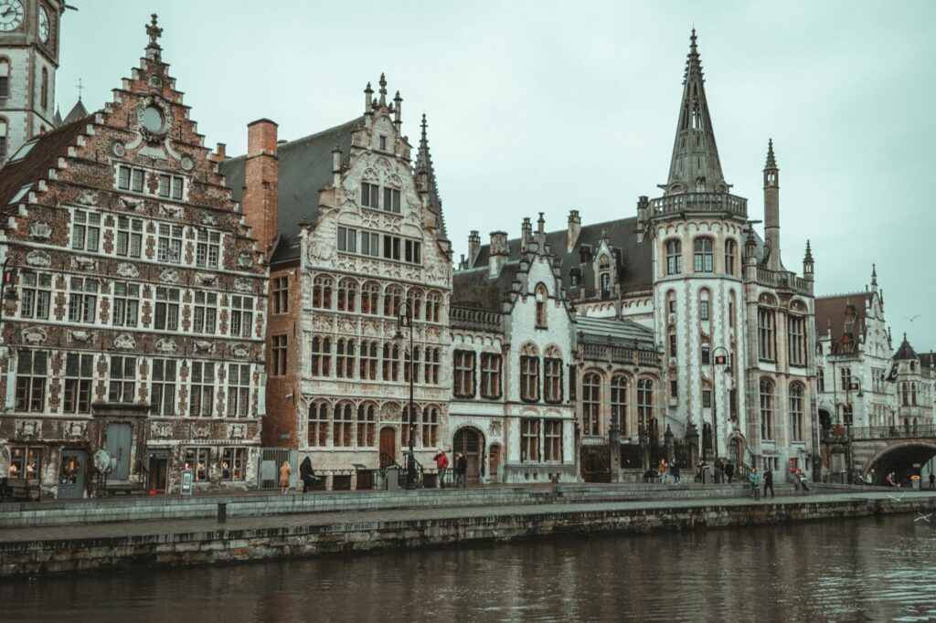 Bunte historische Häuser im Zentrum von Gent