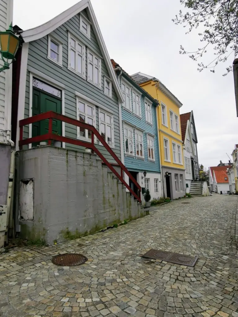 Bunte Holzhäuser in Bergen Nostet
