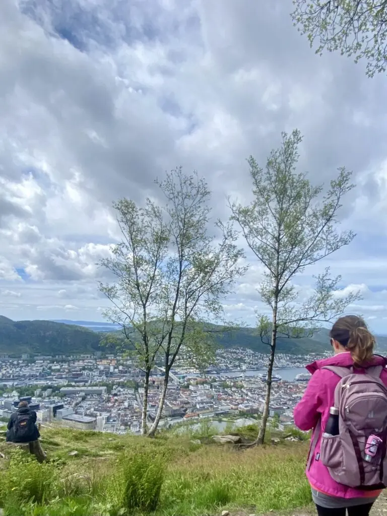 Ausblick vom Floyen  mit Frau in Bergen