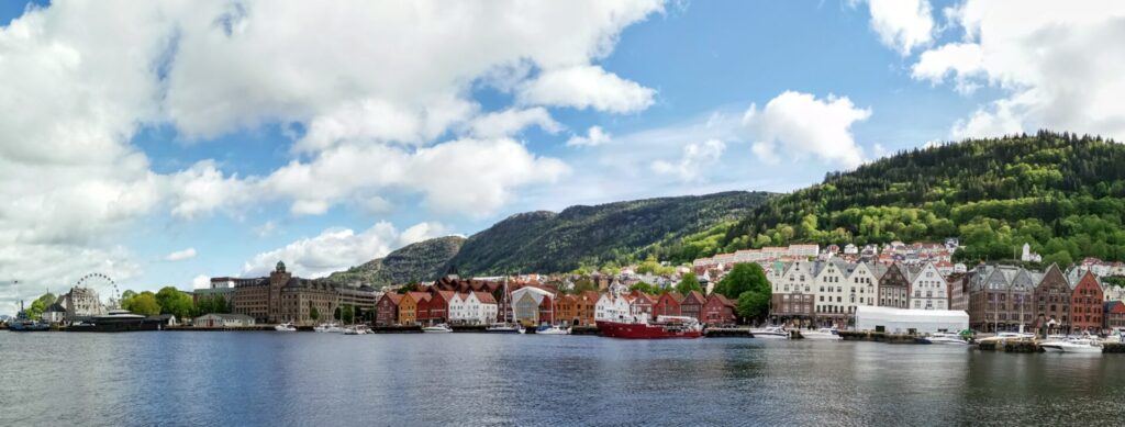 Blick auf Hanseviertel Bryggen in Bergen