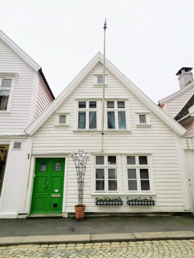 Bunte Holzhäuser in Bergen Nostet