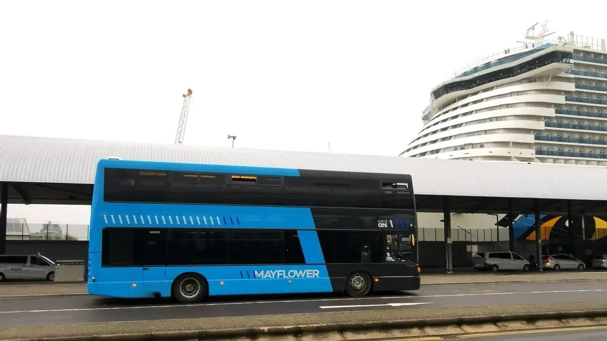 Shuttlebusse am Hafen von Southamptron