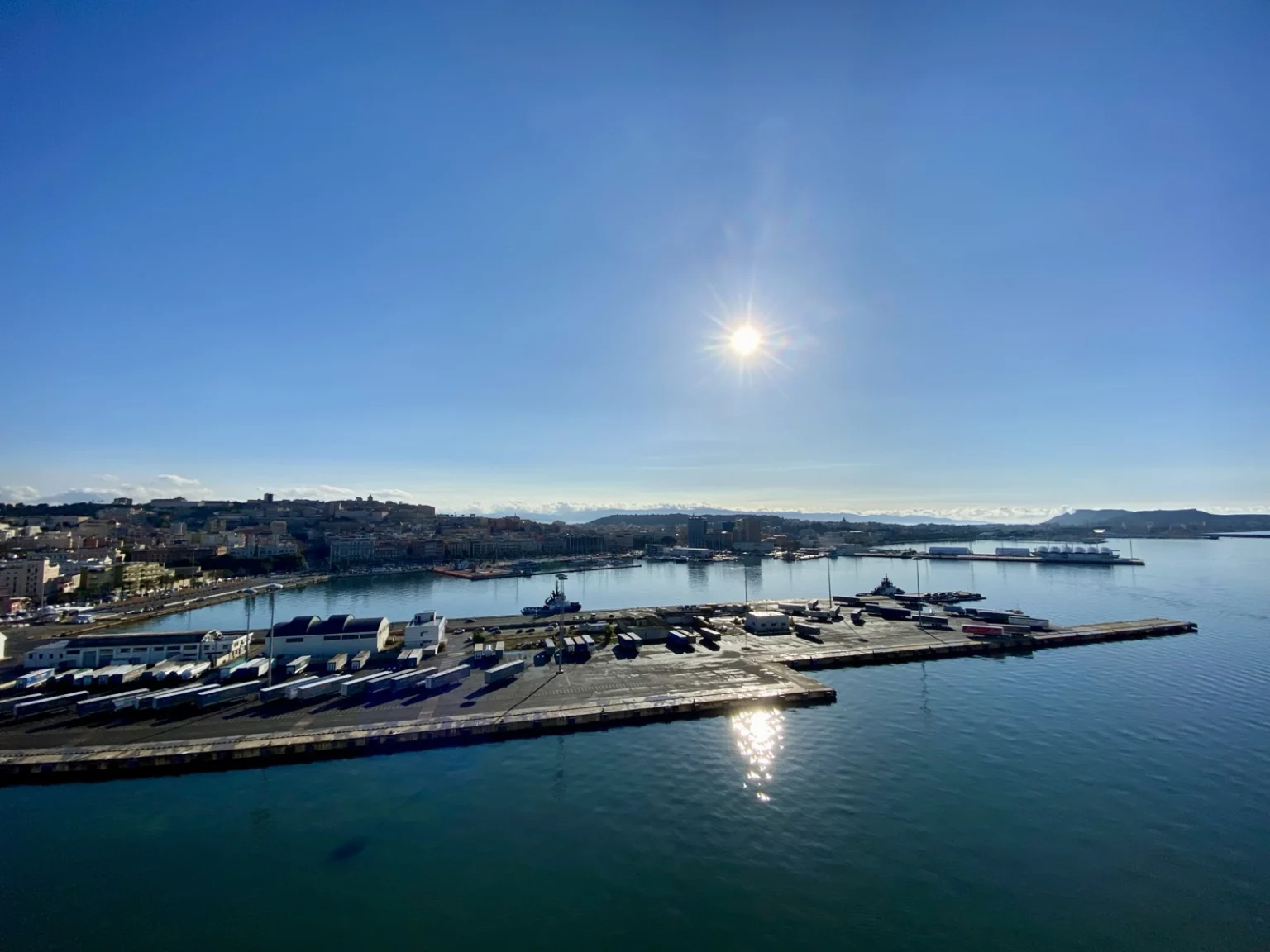 Blick auf den Hafen Cagliari