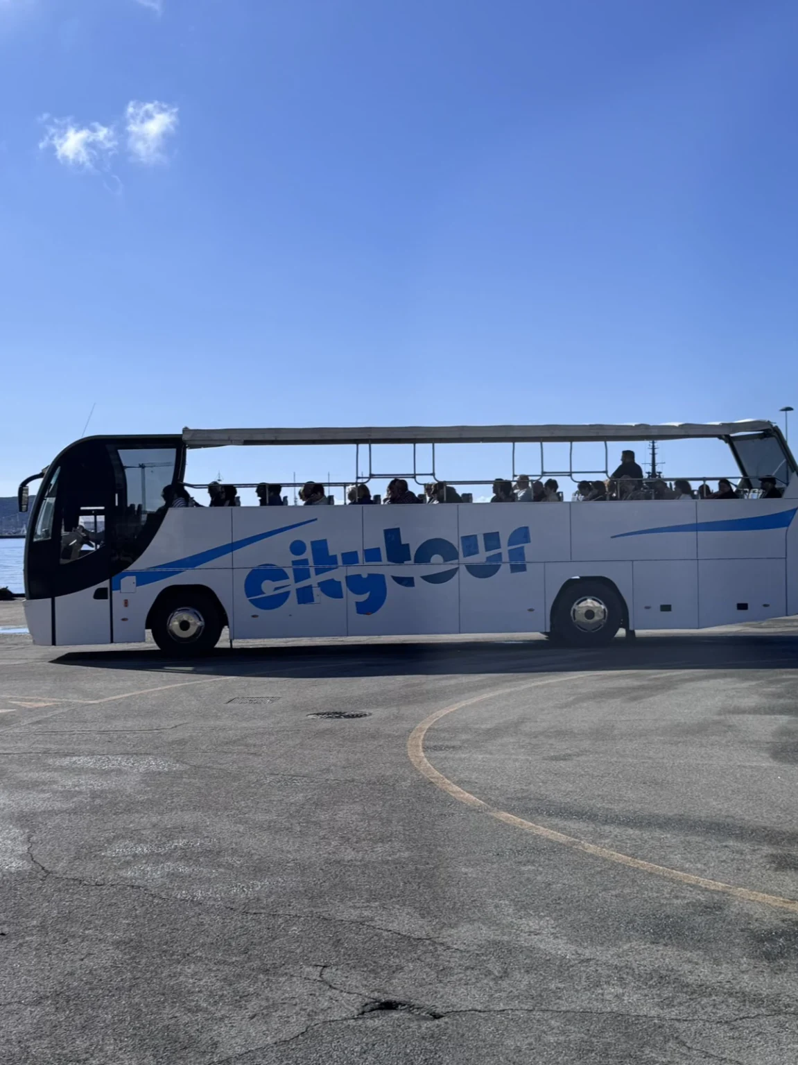 Sightseeing-Bus am Hafen Cagliari