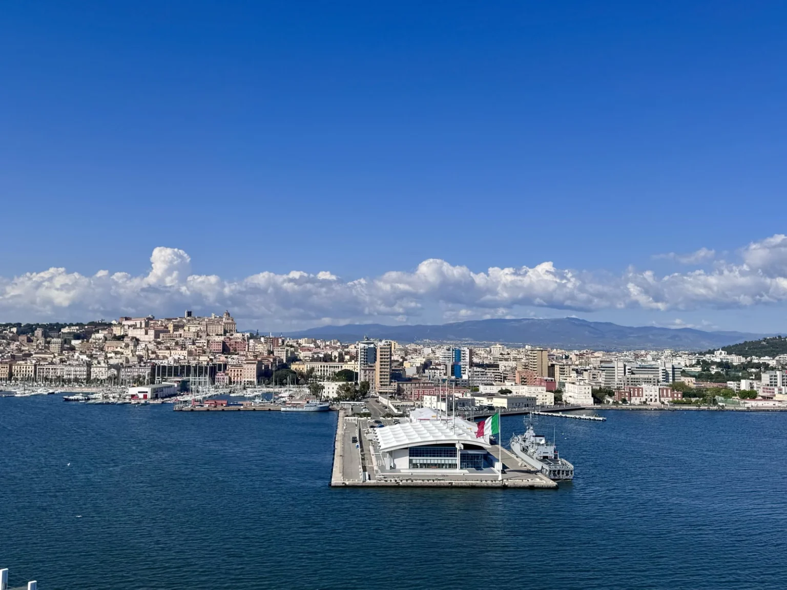 Blick auf den Hafen Cagliari