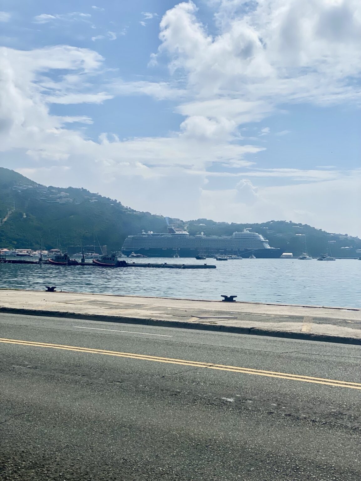 Blick auf den Hafen Saint Thomas