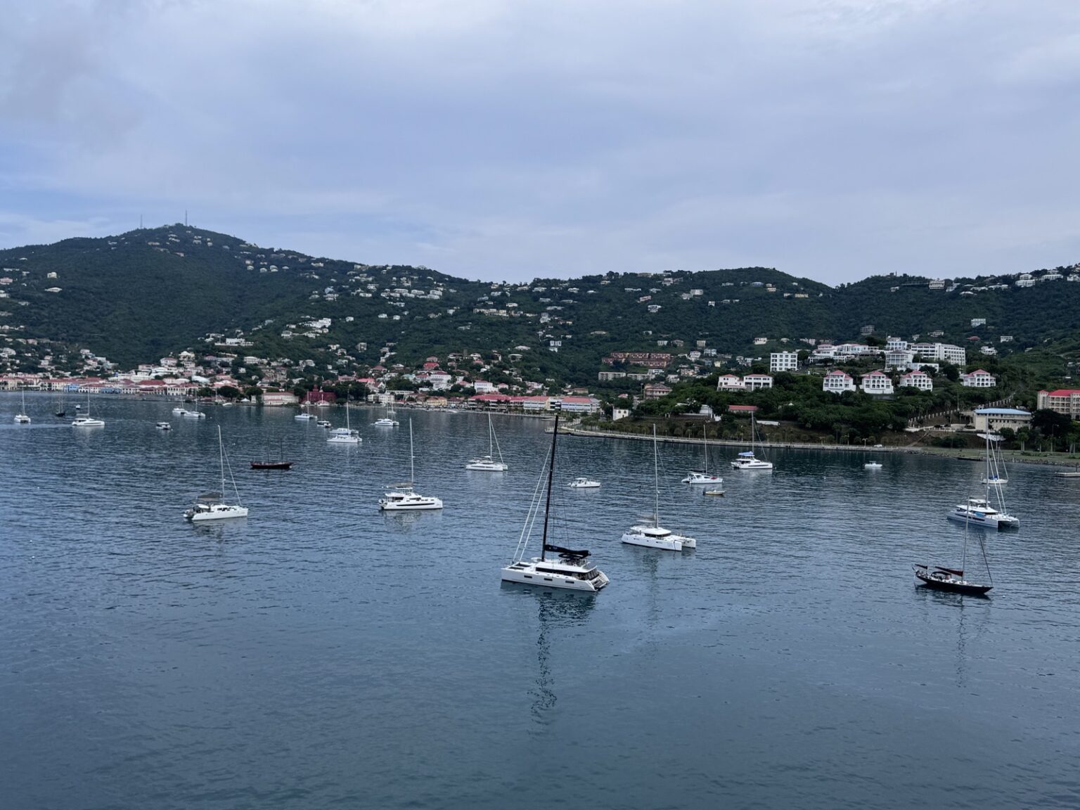 Küste mit Booten auf Saint Thomas