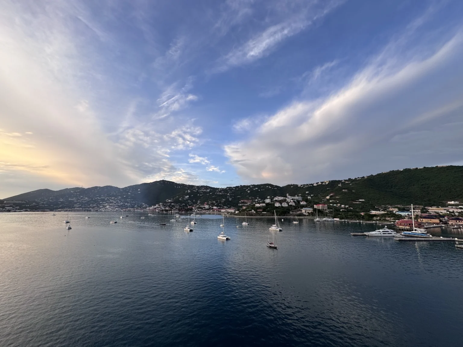 Blick auf die Küste von St. Thomas