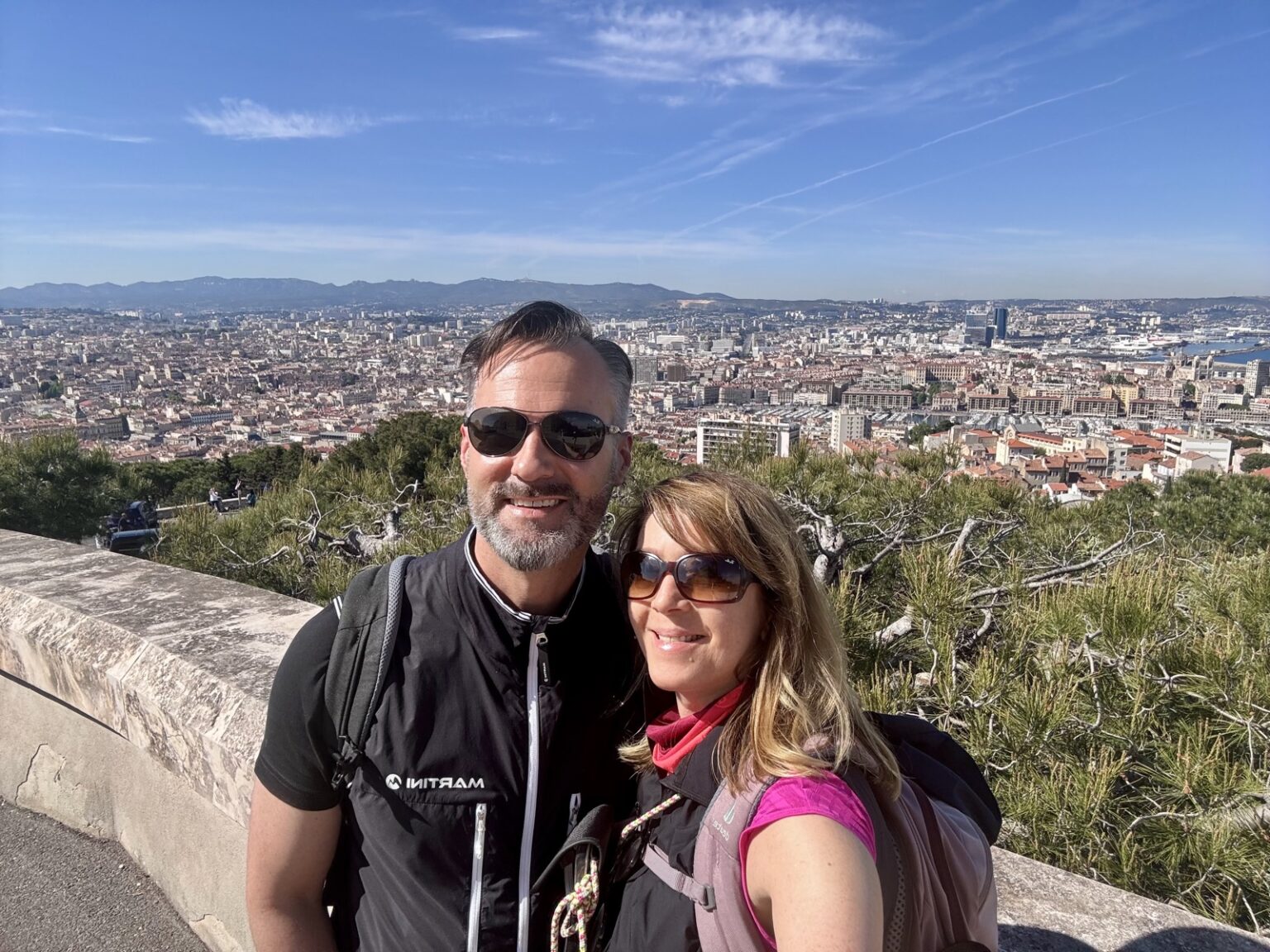 Pärchen vor Notre Dame de la Garde 