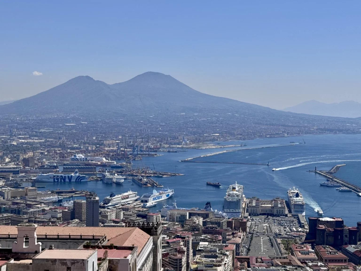 Blick auf den Vesuv in Neapel