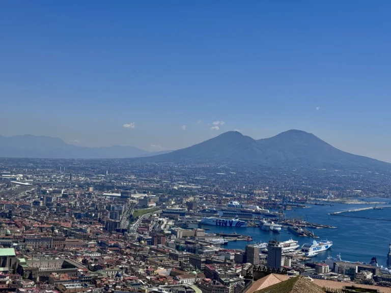 Blick auf Neapel und Vesuv