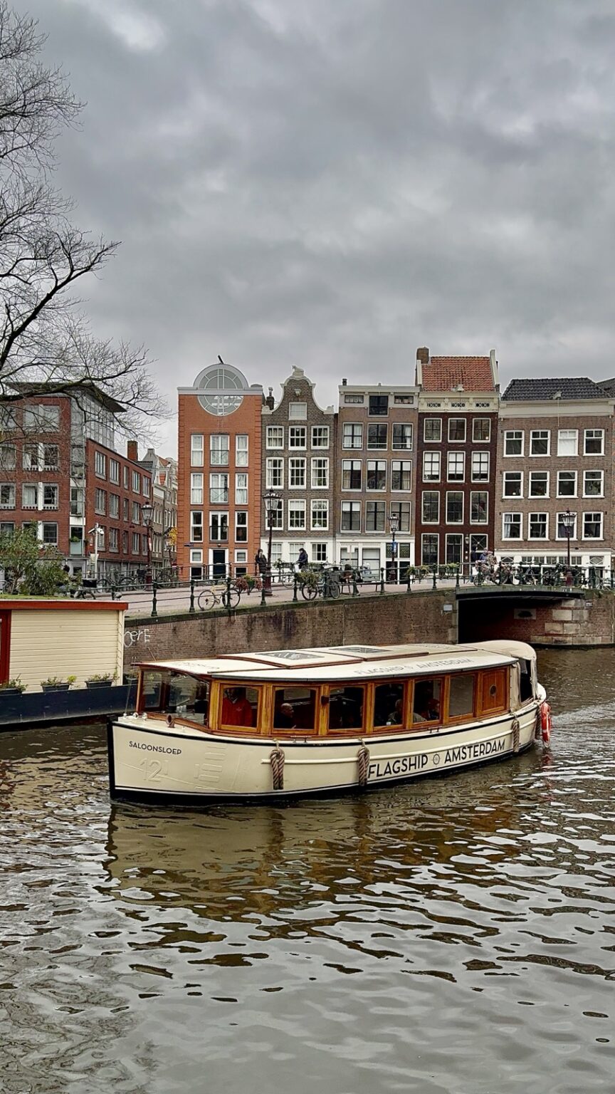 Boot in Gracht in Amsterdam