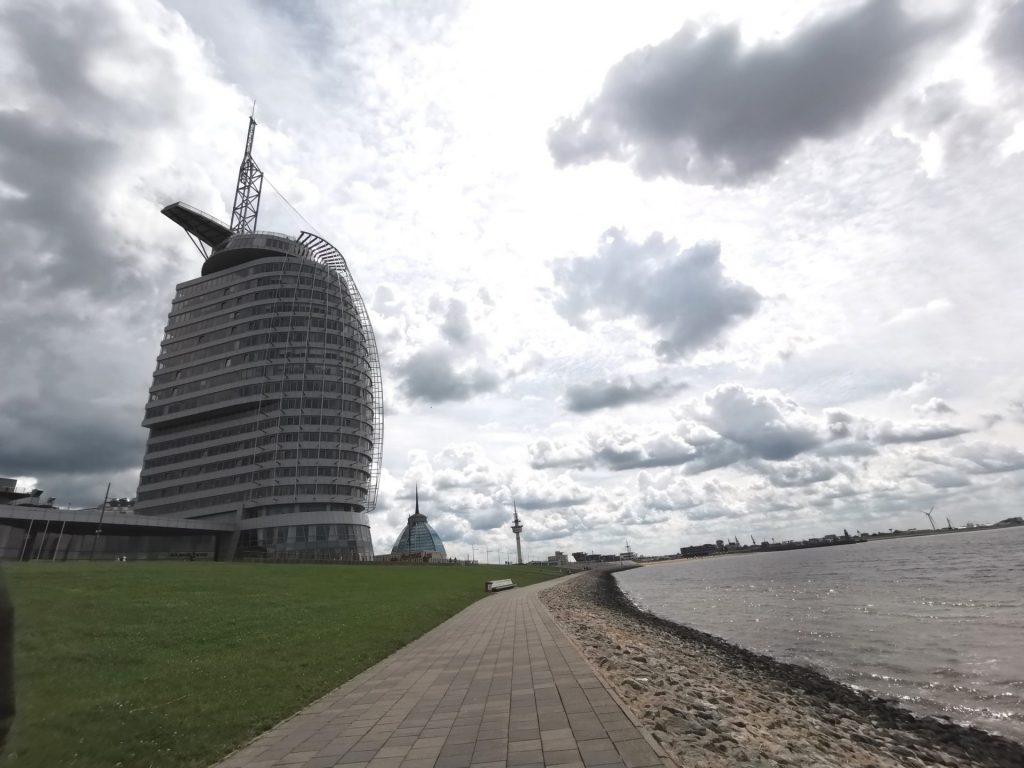 Sail City an der Promenade vom Bremerhaven