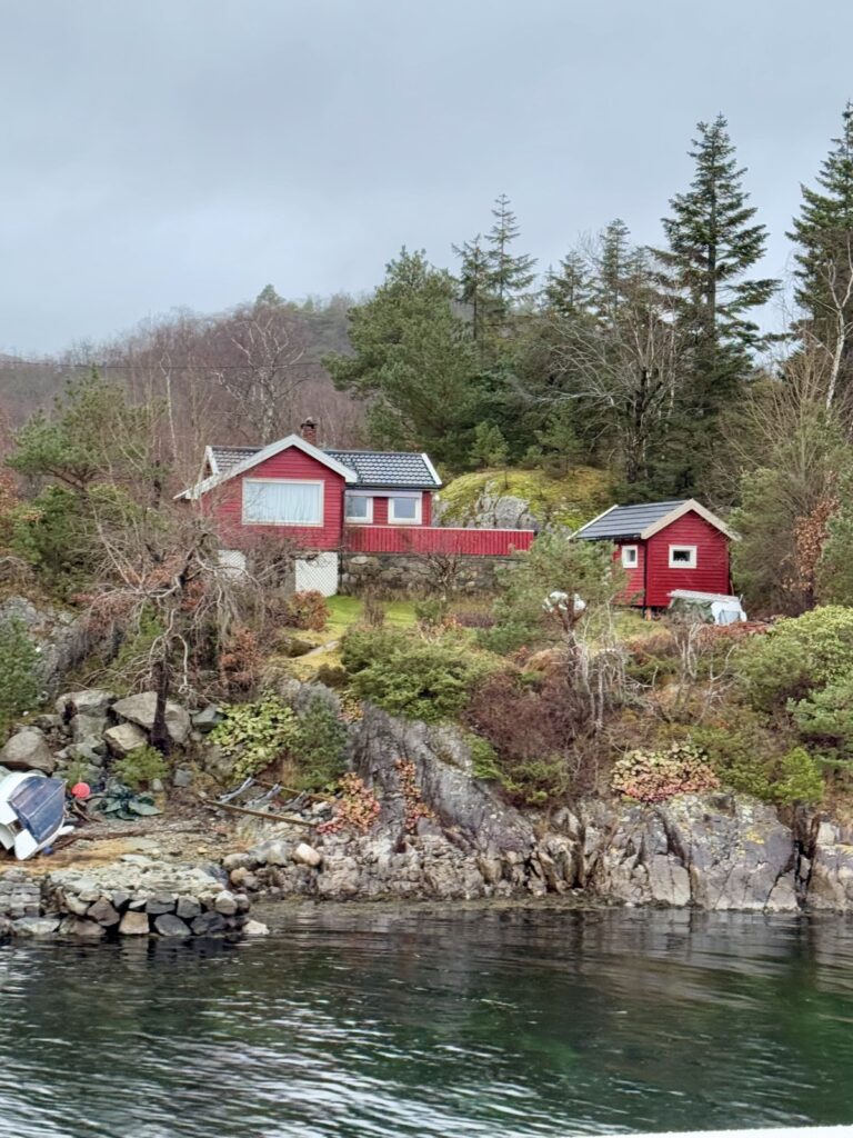 Bunte Häuser am Lysefjord