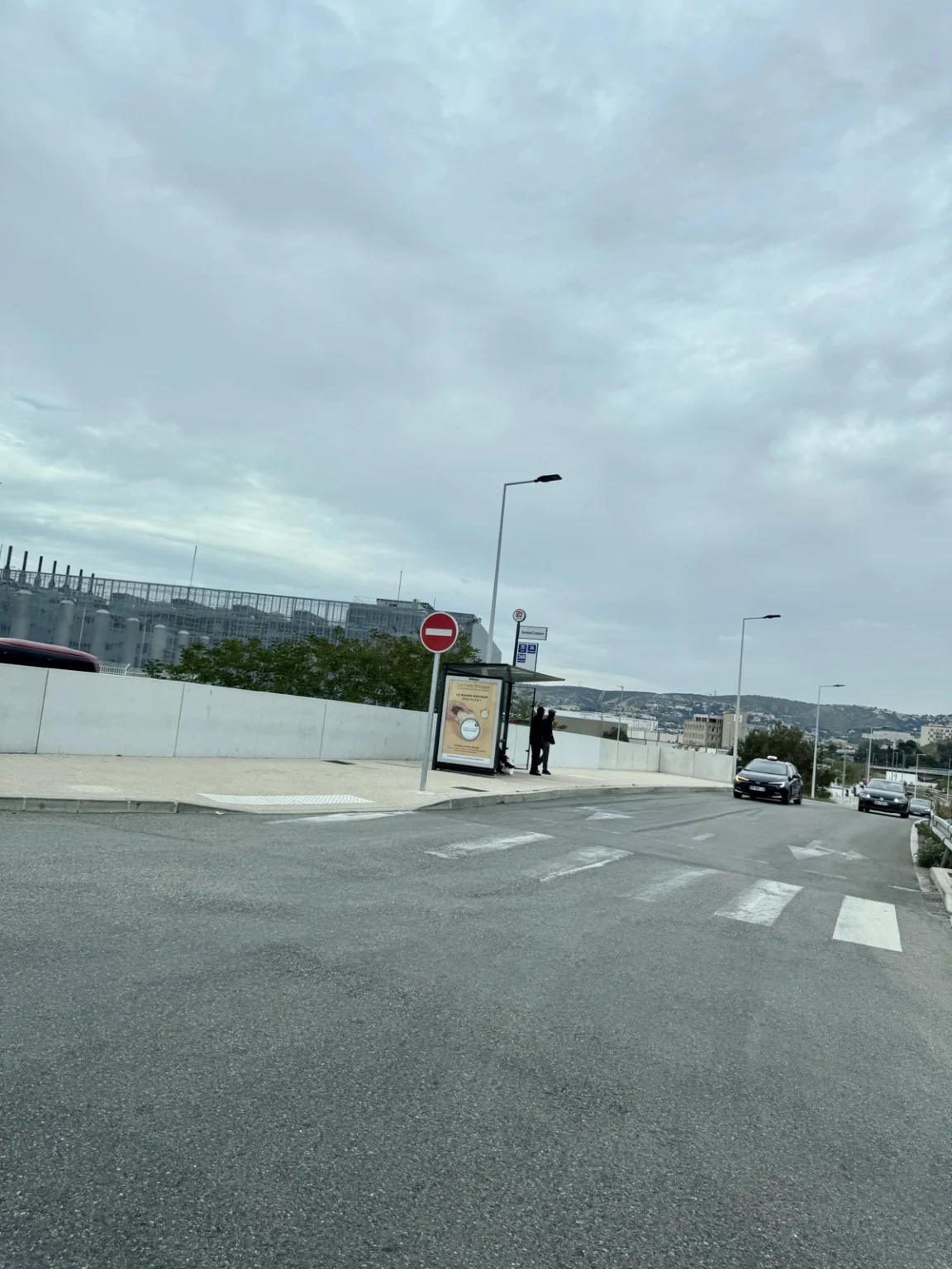 Bushaltestelle am Hafen in Marseille