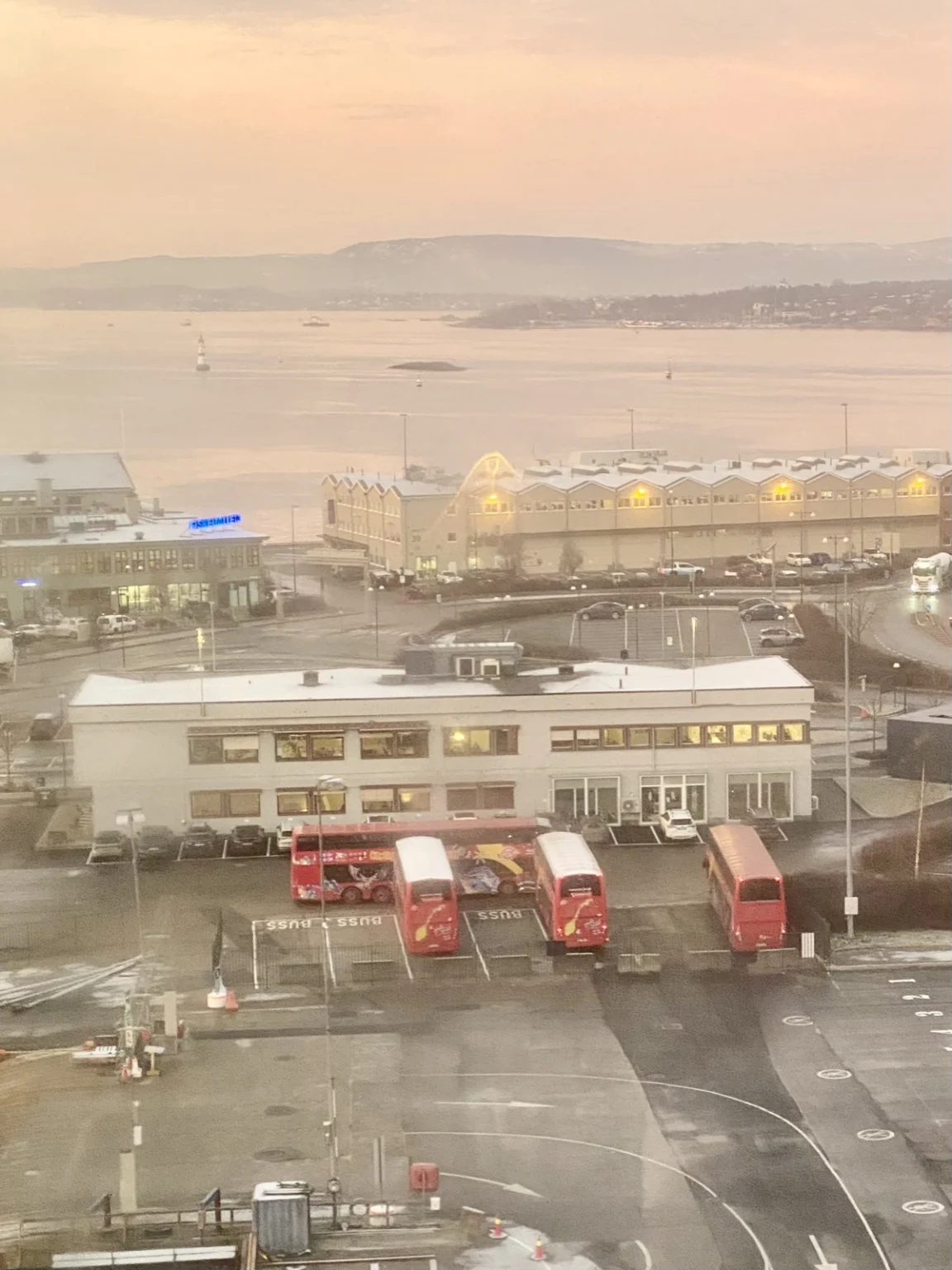Busse am Hafen Oslo