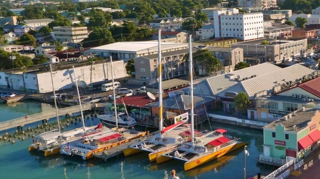 Katamarane am Hafen in Antigua Saint Johns 