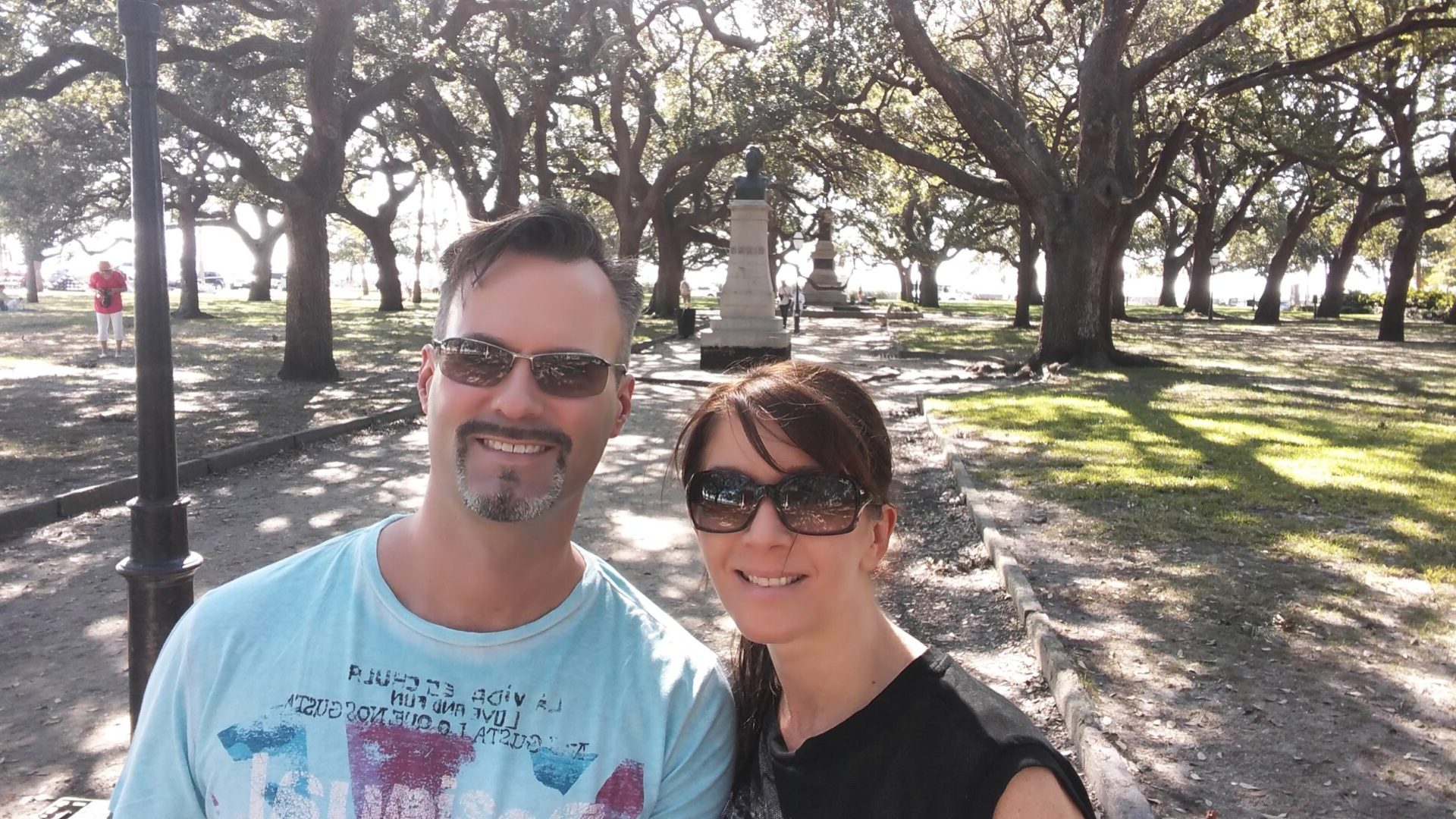 Pärchen im White Point Garden in Charleston