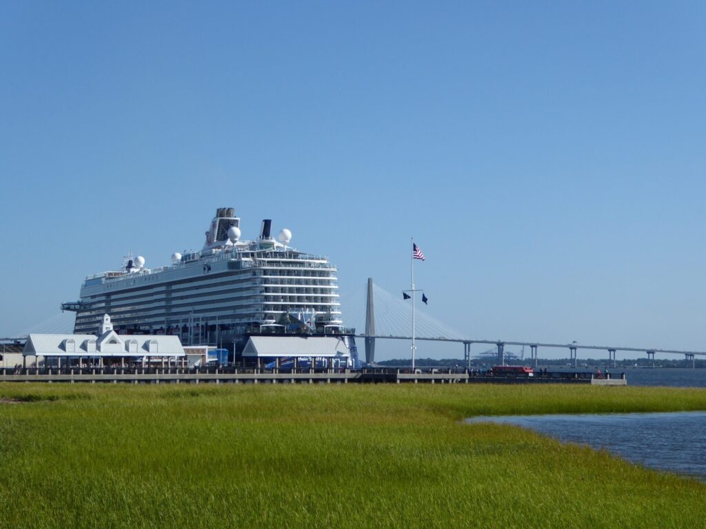 Mein Schiff am Hafen von Charleston