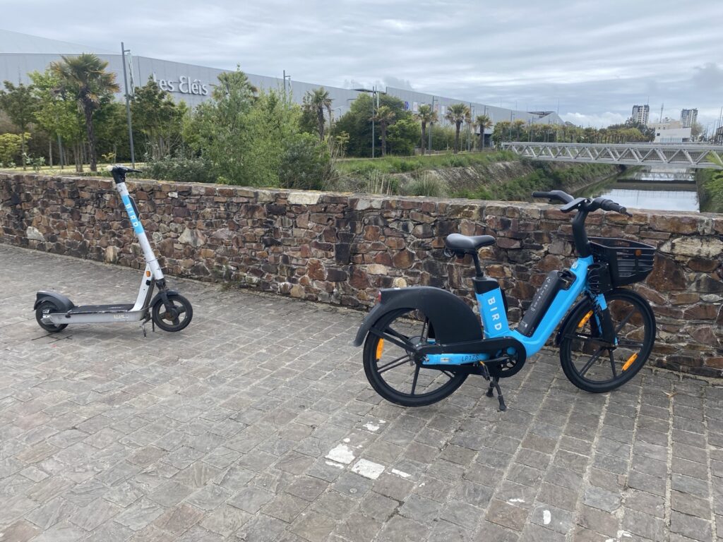 Cityroller und Blue Bike in Cherbourg