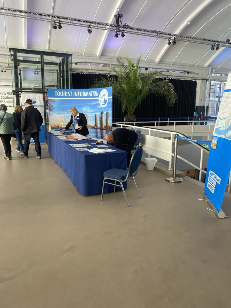 Touristeninfo im Kreuzfahrtterminal Rotterdam