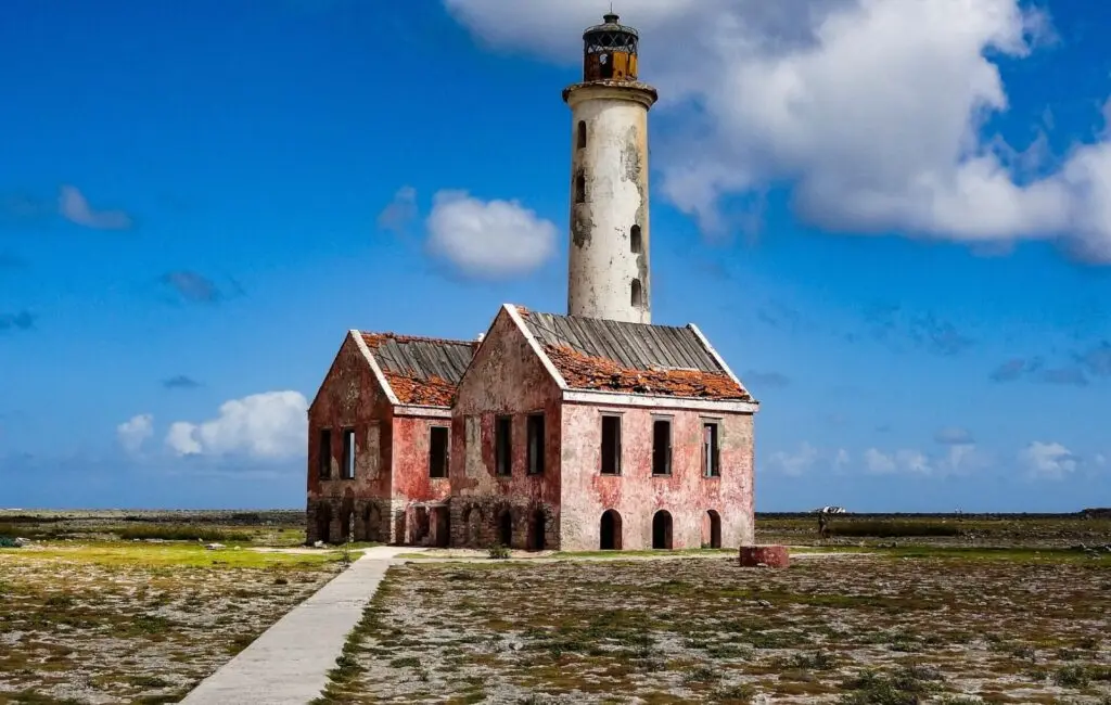 Verlassener Leuchtturm auf Insel
