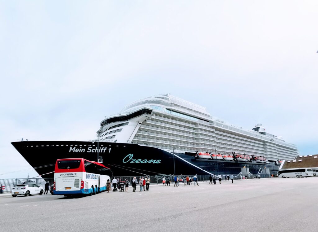 Mein Schiff am Hafen von Kopenhagen