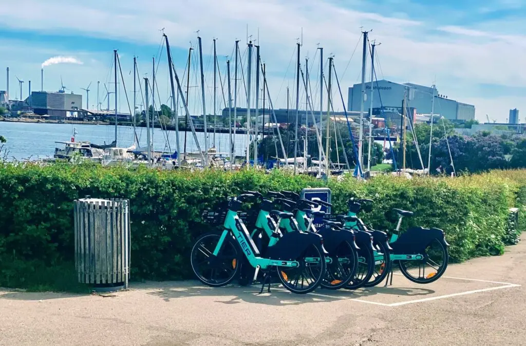 Grüne Leihräder am Hafen in Kopenhagen - Rent a Bike