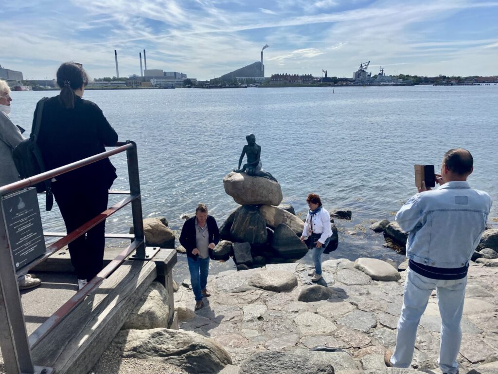 Fotografen vor der Kleine Meerjungfrau in Kopenhagen
