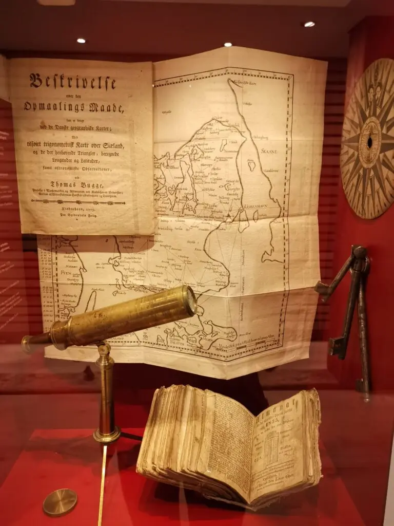 Museum mit historischen Karten m  Rundetårn in Kopenhagen