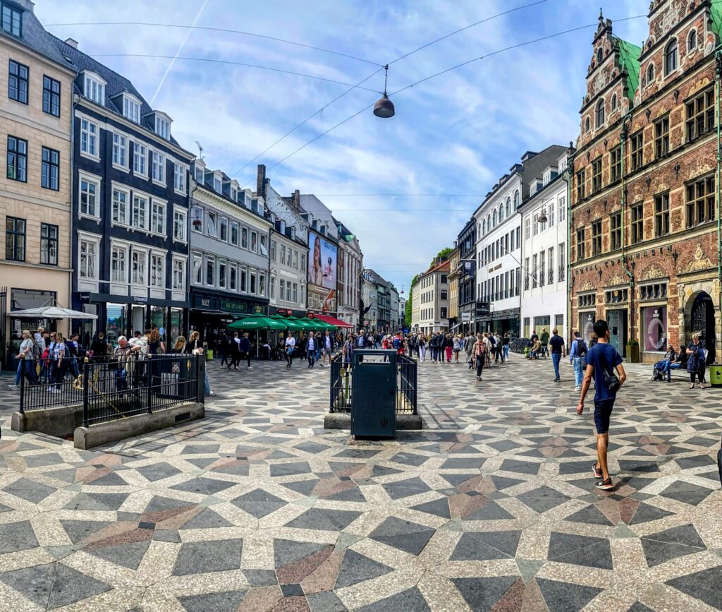 Blick in die Fußgängerzone Stroget in Kopenhagen